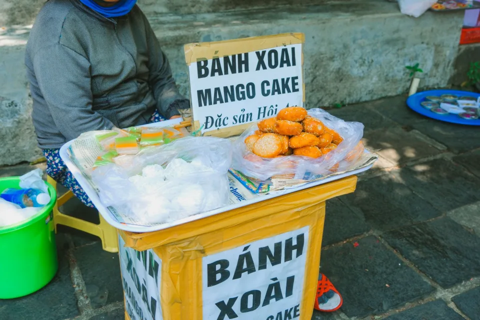 Khách gọi món nhậu cùng bạn bè